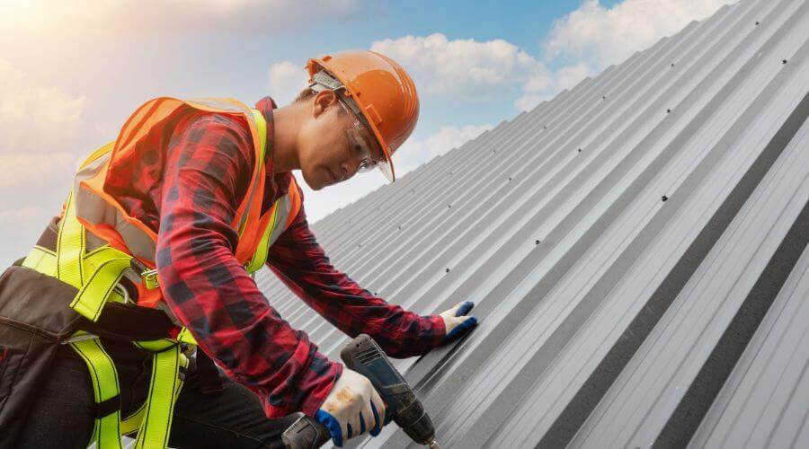 Professional gutter cleaning in New Lisbon, WI